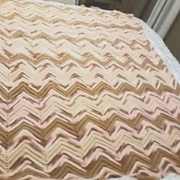 HAND MADE CROCHTED PINK/BEIGE,CREAM THROW W/FRINGD ENDS 44 x 57 - Picture 7 of 7